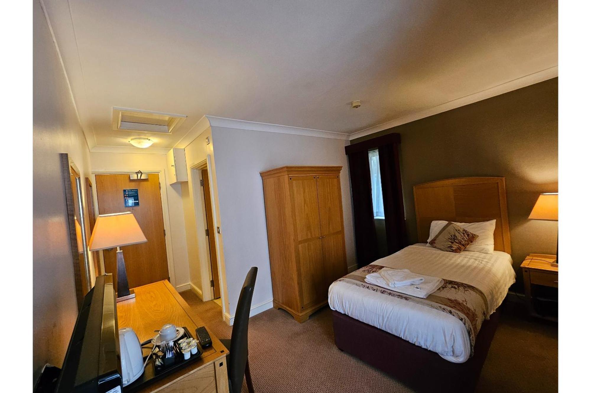 Oyo Blaby Westfield Hotel Лестер Экстерьер фото